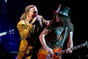 slash-dice-que-est-tratando-de-enfriar-las-cosas-con-axl-rose
