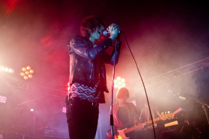 vocalista-de-the-horrors-acusado-de-golpear-un-fan