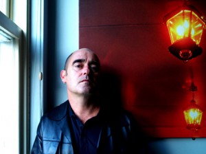 ex-guitarrista-de-oasis-bonehead-sacar-disco-este-ao-