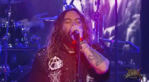 ve-el-cover-de-suicide-silence-a-la-cancin-de-sepultura-roots-bloody-roots