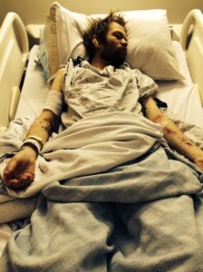 el-vocalista-de-sum-41-hospitalizado-por-fallas-en-rion