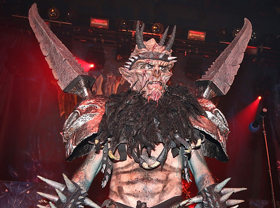 gwar-despide-a-dave-brockie-oderus-urungus-en-un-autntico-funeral-vikingo-