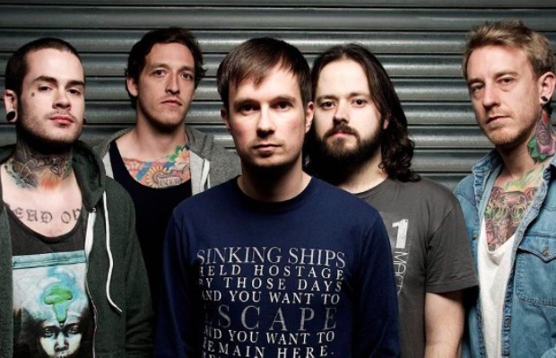 ve-aqu-el-nuevo-video-de-funeral-for-a-friend-pencil-pusher