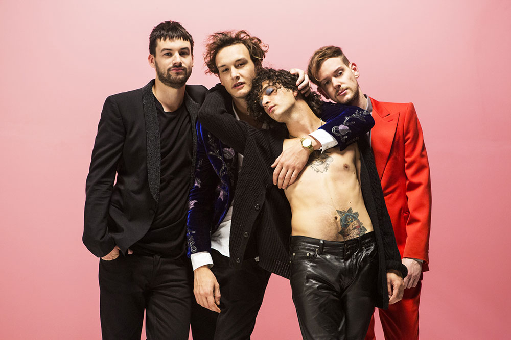 el-baterista-de-the-1975-se-rompe-el-hombro-noticias-sin-categoria