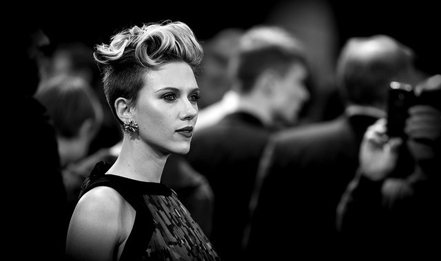 escucha-el-cover-que-hizo-la-banda-de-scarlett-johansson-a-la-cancin-de-new-order-bizarre-love-triangle-noticias-sin-categoria