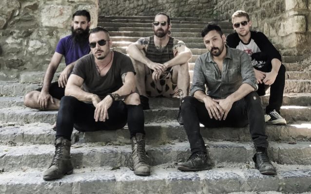 13-personas-hospitalizadas-tras-choque-te-autobs-de-the-dillinger-escape-plan-noticias-sin-categoria