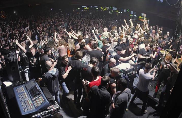 fallece-fan-en-concierto-de-exploited-despus-de-tratar-de-detener-a-grupo-de-neonazis-de-hacer-el-saludo-sieg-heil-noticias-sin-categoria