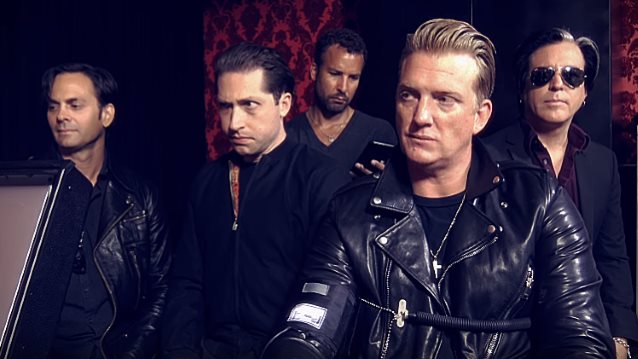 villains-of-circumstance-de-queens-of-the-stone-age-en-orquesta-noticias-sin-categoria