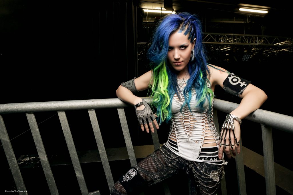 Alissa White-Gluz habla de su material en solitarioio noticias sin-categoria alissa-whitegluz-habla-de-su-material-en-solitarioio-noticias-sin-categoria
