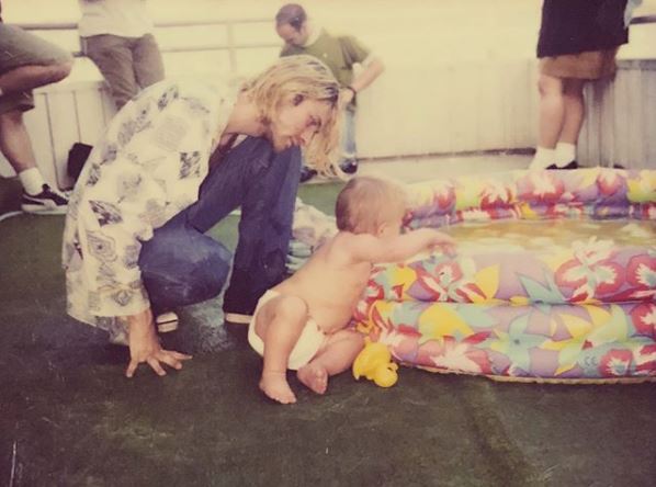 frances-bean-cobain-estren-su-primera-cancin-dedicada-a-kurt-cobain-noticias-sin-categoria