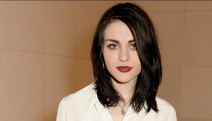 el-exesposo-de-frances-bean-cobain-la-demanda-por-intento-de-homicidio-noticias-sin-categoria