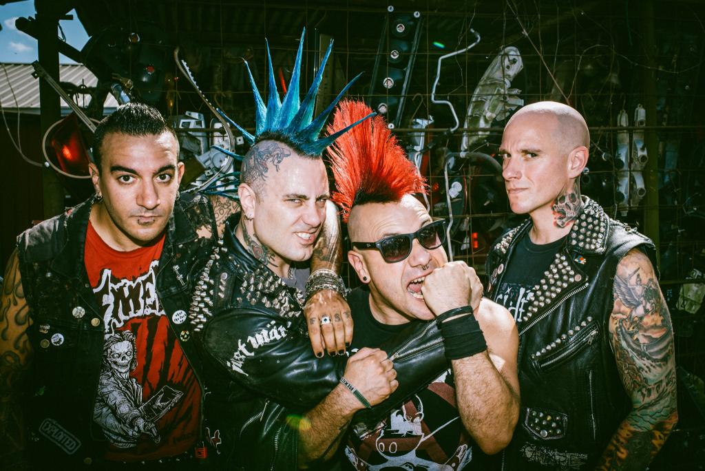 the-casualties-van-contra-trump-y-su-muro-en-borders-noticias-sin-categoria