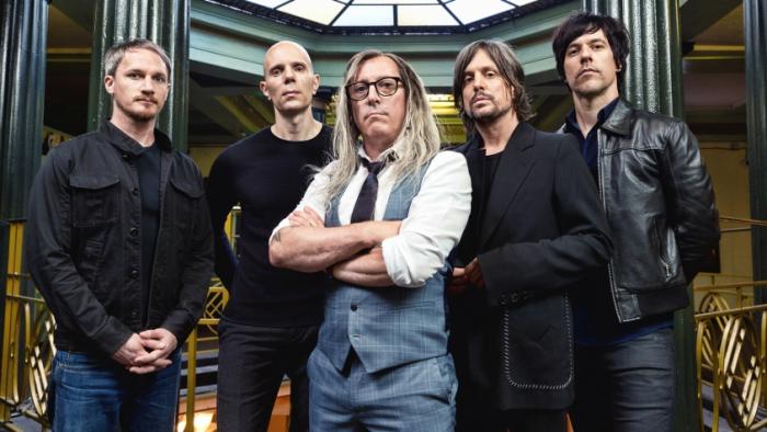 a-perfect-circle-recrea-el-clsico-de-acdc-dog-eat-dog-noticias-sin-categoria