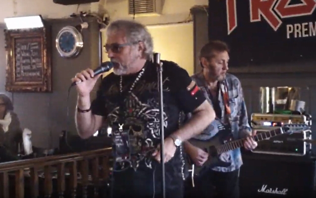 tres-de-cinco-miembros-originales-de-iron-maiden-tocaron-en-un-bar-de-londres-noticias-sin-categoria