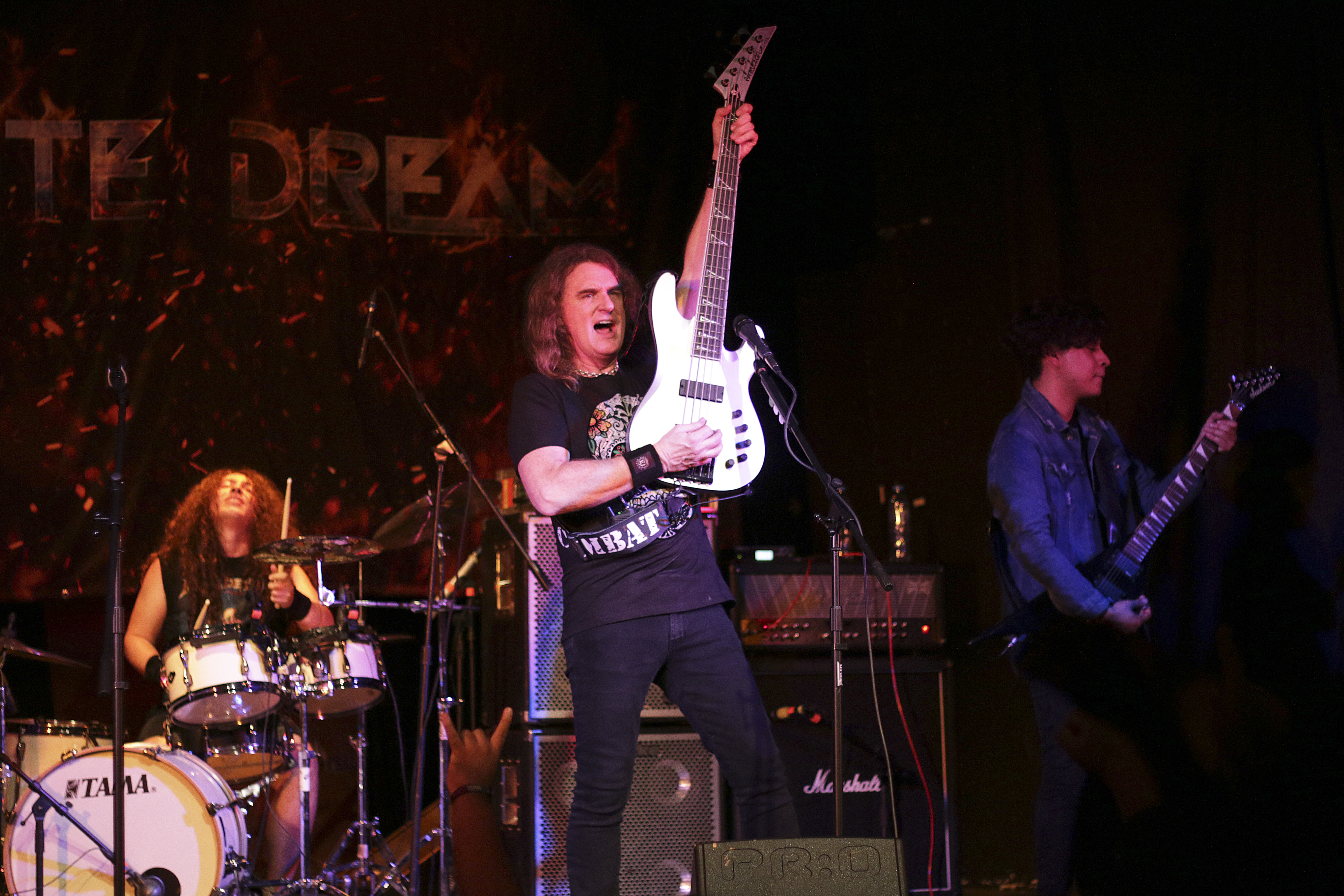 david-ellefson-present-con-gran-xito-basstory-en-la-cdmx-resenas