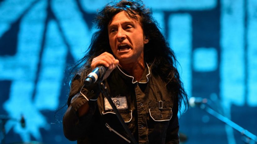 Joey Belladonna forma tributo a Journey