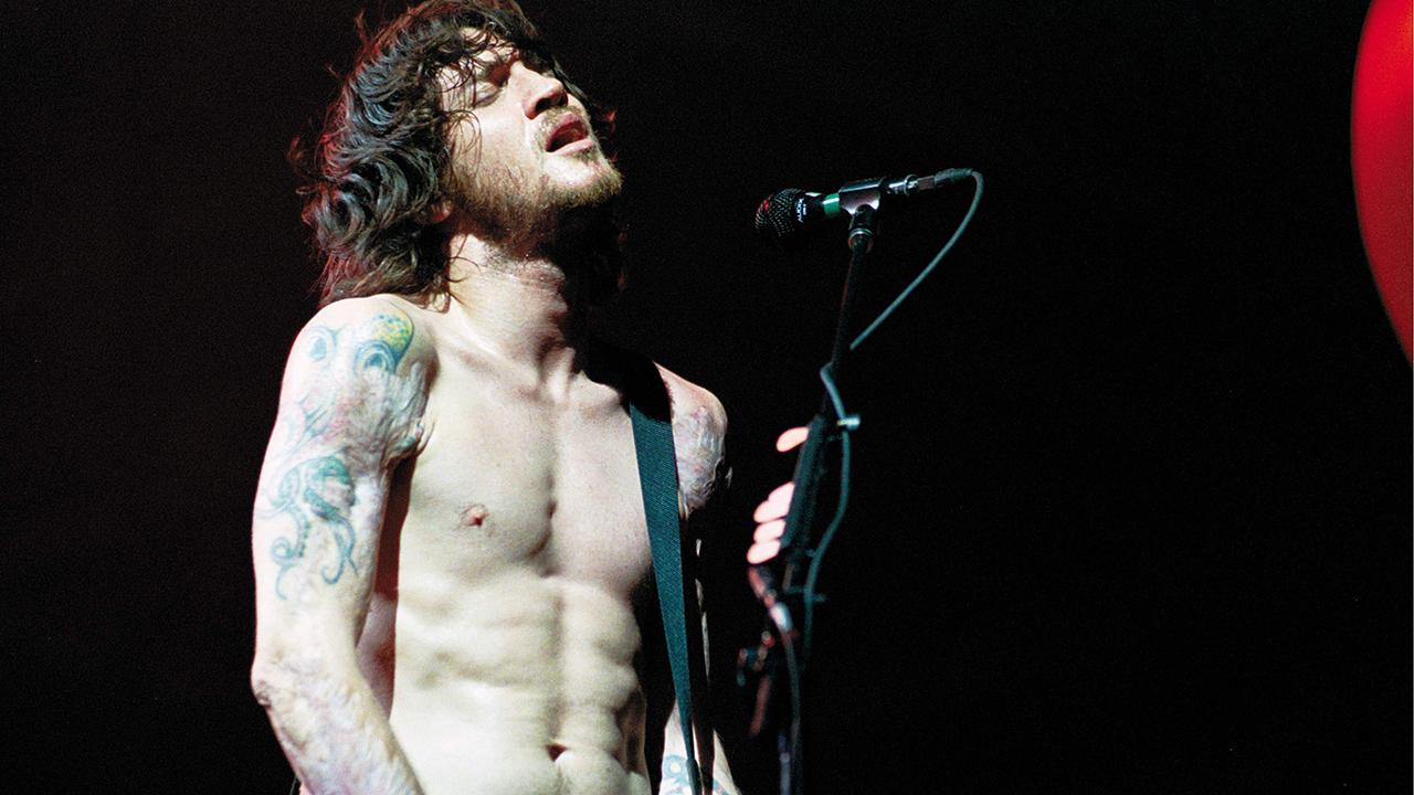 John Frusciante sigue su carrera solista con Trickfinger.
