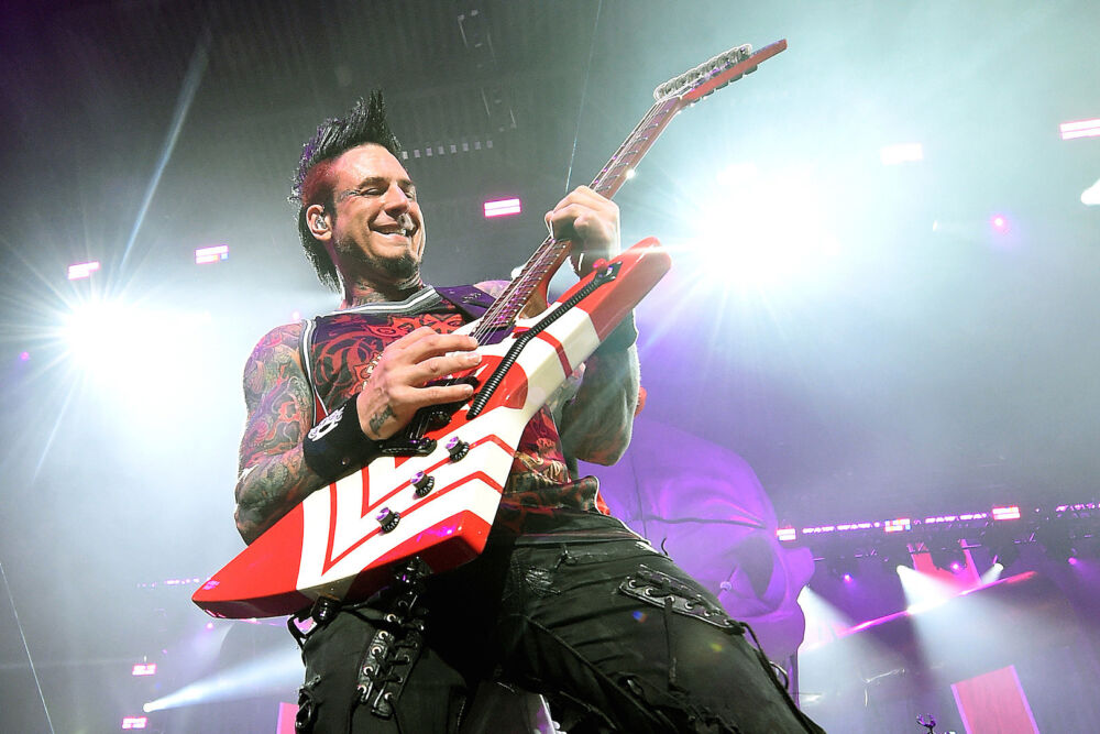 jason-hook-abandona-five-finger-death-punch-noticias-sin-categoria