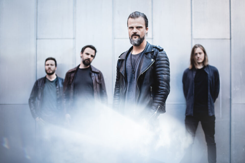 white-void-lanza-cover-de-the-hunt-original-de-new-model-army-noticias-sin-categoria