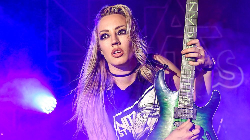nita-strauss-se-reincorpora-a-alice-cooper-para-las-fechas-de-la-gira-de-2023-noticias-sin-categoria