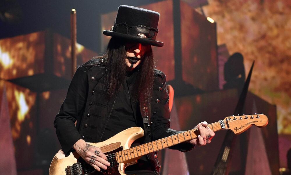mick-mars-demanda-a-mtley-cre-por-las-ganancias-de-la-gira-dice-que-todas-las-pistas-de-bajo-de-nikki-sixx-en-the-stadium-tour-fueron-pregrabadas-noticias-sin-categoria