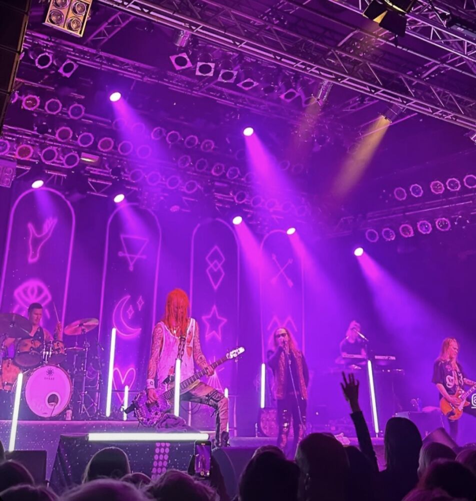 jonne-aaron-y-negative-hacen-historia-en-una-noche-llena-de-rock-en-pakkahuone-finlandia-noticias-sin-categoria