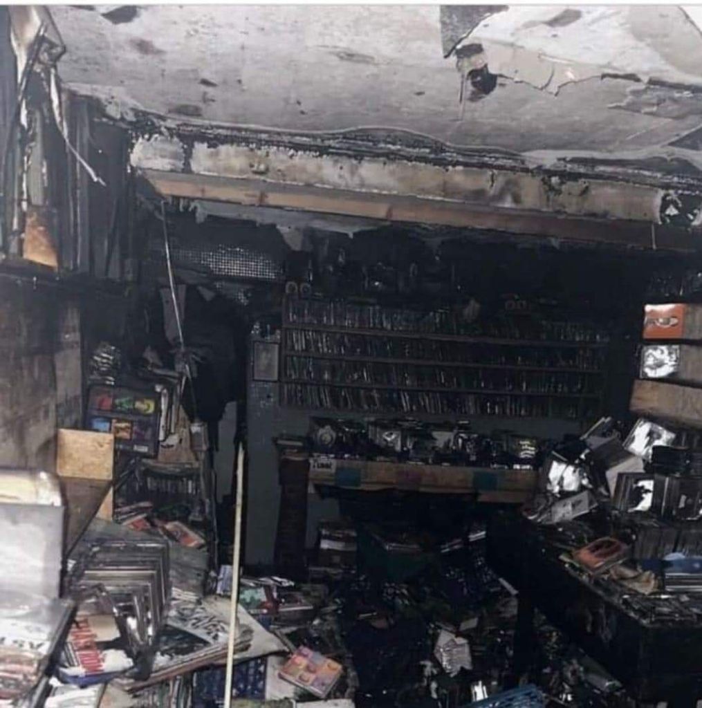 helvete-la-histrica-tienda-de-metal-es-consumida-tras-incendio-noticias-sin-categoria