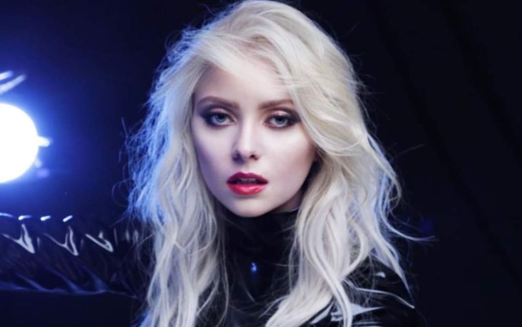 la-cantante-de-the-pretty-reckless-taylor-momsen-fue-mordida-por-un-murcilago-durante-un-concierto-en-espaa-noticias-sin-categoria