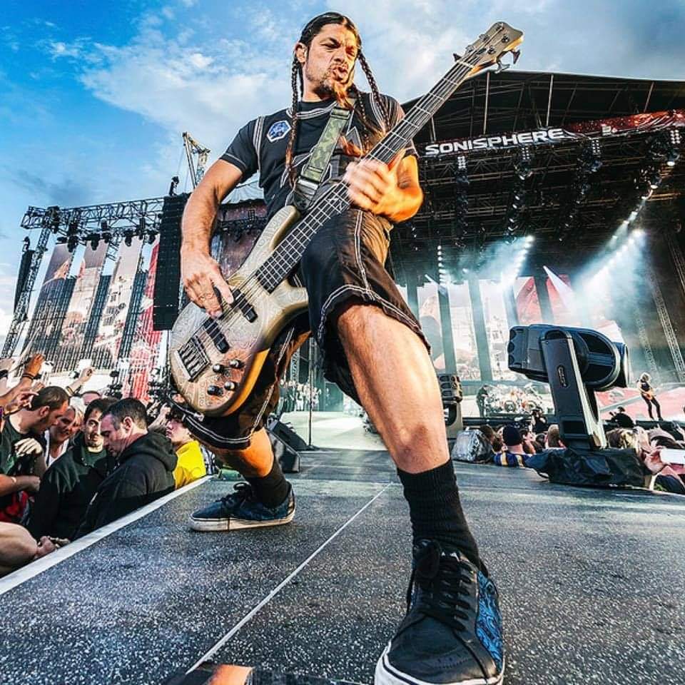 robert-trujillo-habl-sobre-cuando-recibe-por-parte-de-metallica-un-cheque-por-un-milln-de-dlares-cuando-se-uni-a-la-banda-noticias-sin-categoria