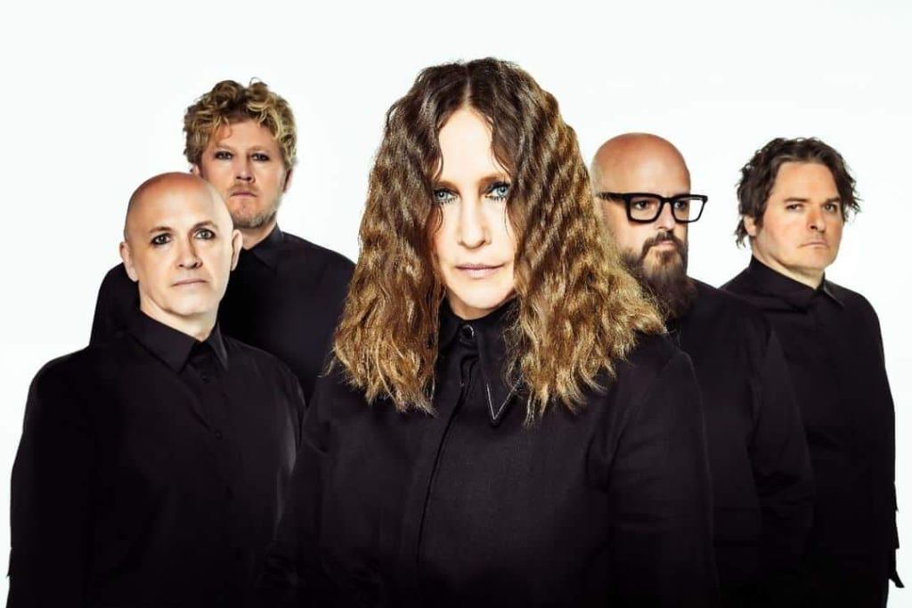 vera-farmiga-lanza-su-primer-sencillo-como-vocalista-de-metal-junto-a-the-yagas-noticias-sin-categoria