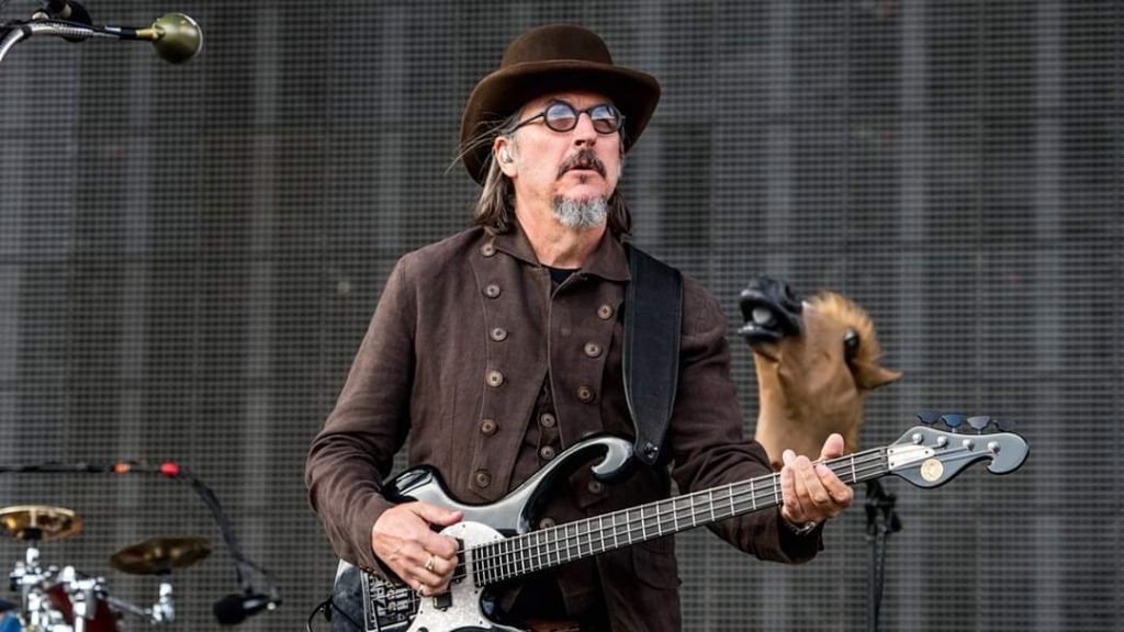 primus-busca-nuevo-baterista-tras-la-salida-de-tim-herb-alexander-noticias-sin-categoria