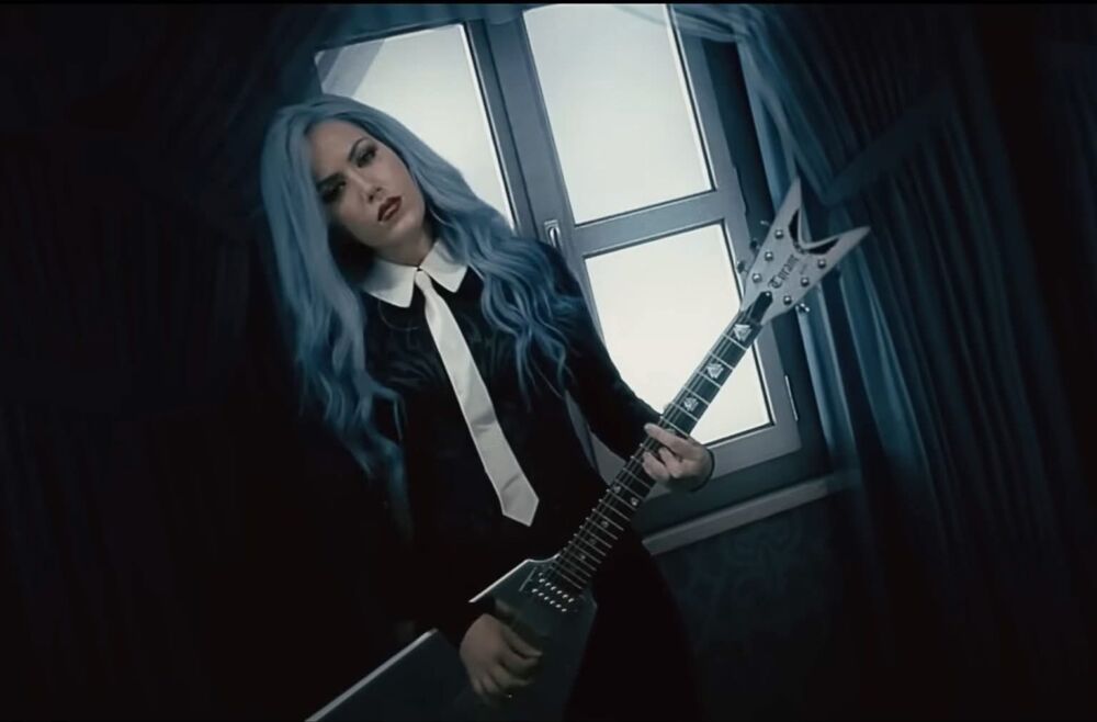 alissa-whitegluz-anuncia-su-nueva-banda-blue-medusa-tras-salir-de-arch-enemy-noticias-sin-categoria